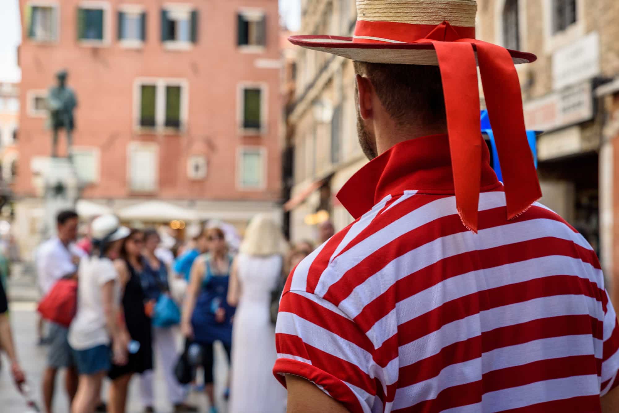 Das Outfit des venezianischen Gondoliere.