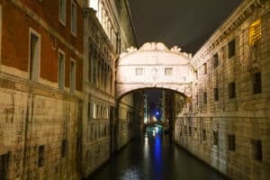 Die Brücke der Seufzer bei nacht