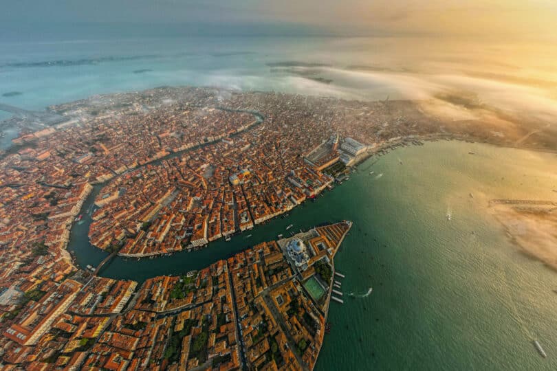 Venedig, Italien Blick von oben. Sonnenaufgangszeit